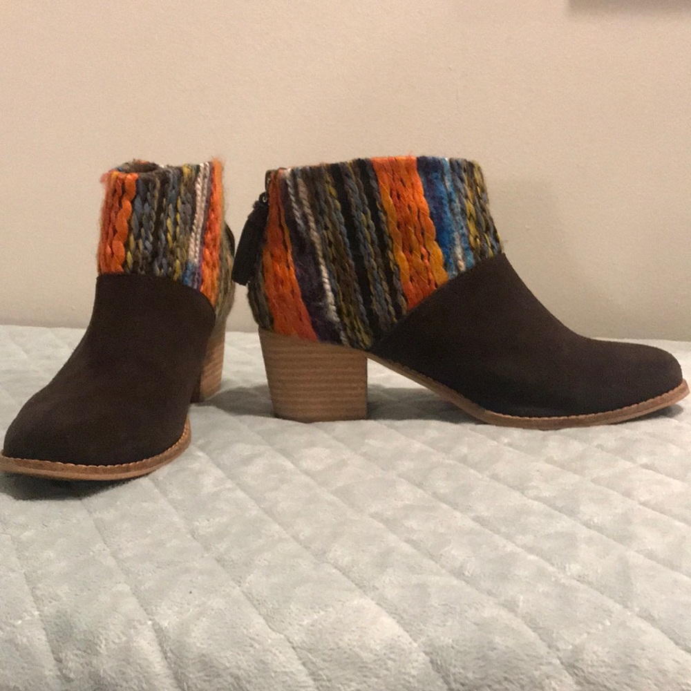 TOMS Size 7.5 brown bootie